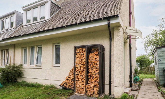 Oban House | 12 KENMORE COTTAGES, pet friendly, with open fire in Benderloch