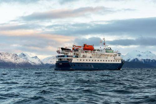 Tromso Boat Rental | 12 m² Houseboat ∙ 3 guests