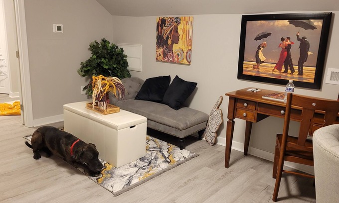 Mosby Apartment | 12 minutes to downtown/Airport. Center location to any path you wish to take.