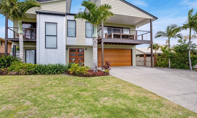 Rainbow Beach House | 12 Tingira Close - Rainbow Beach. Pool. Aircon. Great family beach house