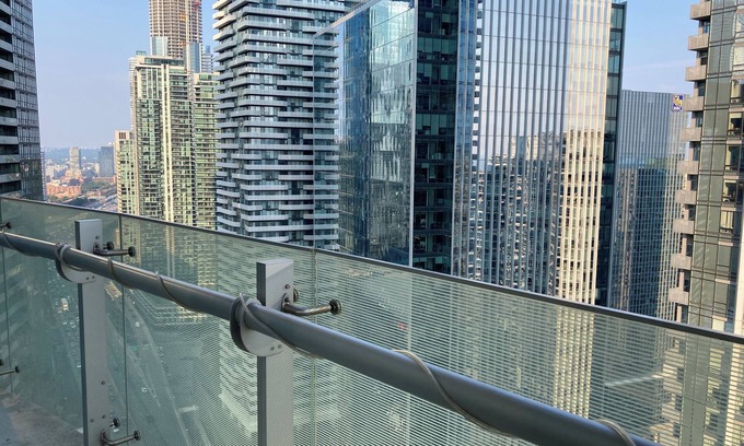 Toronto Entertainment District Hotel | 12 York by CN tower