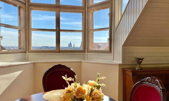 Castle Hill Apartment | 120 m² Apartment ∙ 3 bedrooms ∙ 6 guests