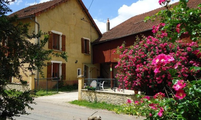 Boux-sous-Salmaise Cottage | 120 m² Cabin ∙ 3 bedrooms ∙ 6 guests