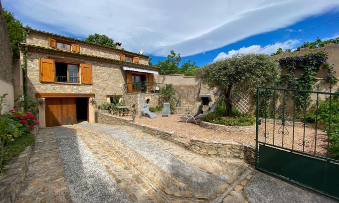 Pouzols-Minervois House | 120 m² Gîte ∙ 3 bedrooms ∙ 6 guests