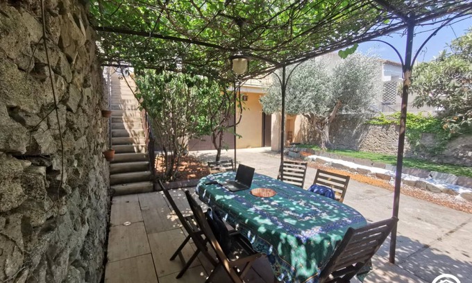 Olonzac House | 120 m² Gîte ∙ 3 bedrooms ∙ 6 guests