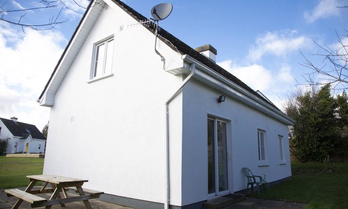 Brittas Bay House | 120 m² House ∙ 3 bedrooms ∙ 7 guests