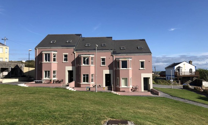 Kilkee House | 120 m² House ∙ 2 bedrooms ∙ 5 guests