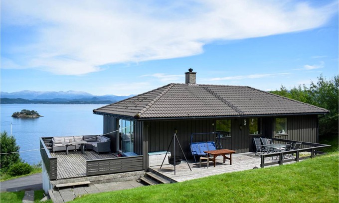 Bjoa House | 120 m² House ∙ 3 bedrooms ∙ 10 guests