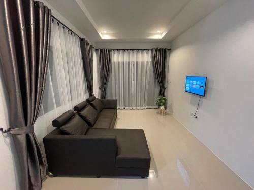 Phibun Mangsahan House | 120 m² House ∙ 3 bedrooms ∙ 10 guests