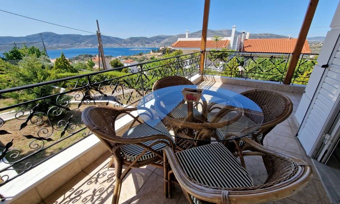 Porto Rafti Villa | 120 m² Villa ∙ 4 bedrooms ∙ 8 guests