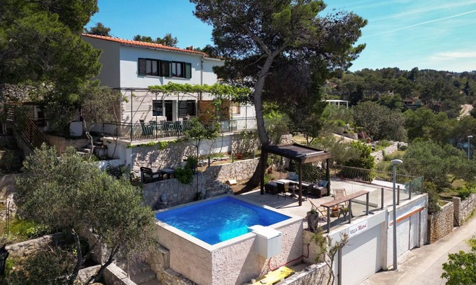 Rogac Villa | 120 m² Villa ∙ 5 bedrooms ∙ 9 guests