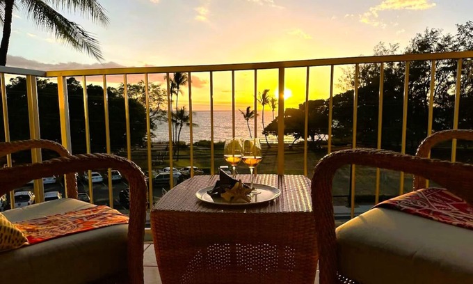 Kihei Condo | 1200 sqft Beach Front Penthouse just steps to Beach! Ocean Views from all rooms!