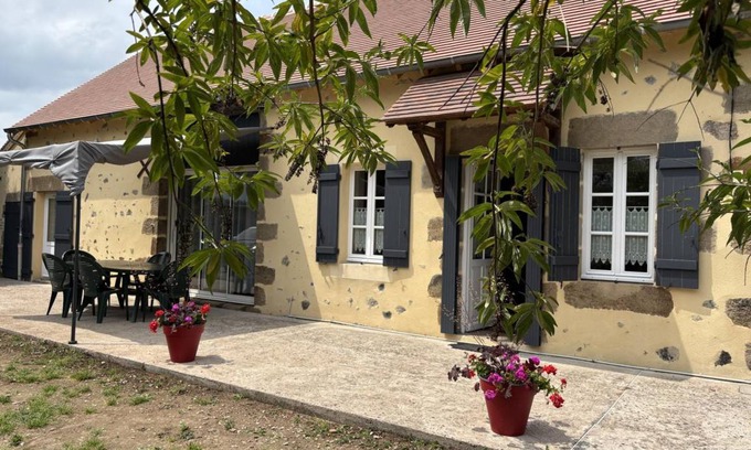 Bourbon-l'Archambault Cottage | 121 m² Cabin ∙ 3 bedrooms ∙ 6 guests