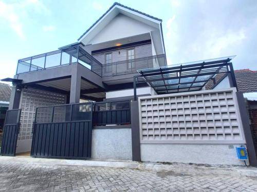 Dinoyo Villa | 121 m² Villa ∙ 4 bedrooms ∙ 15 guests
