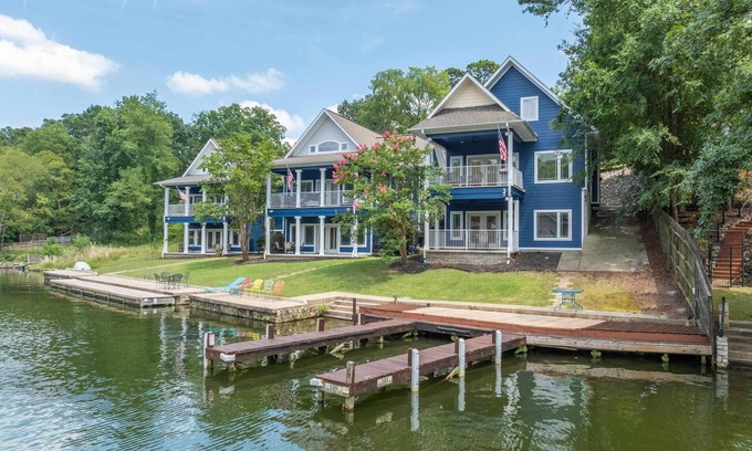 Mid America House | 122 Chesapeake Cove. Minutes from Oaklawn Racing and Downtown restaurants.