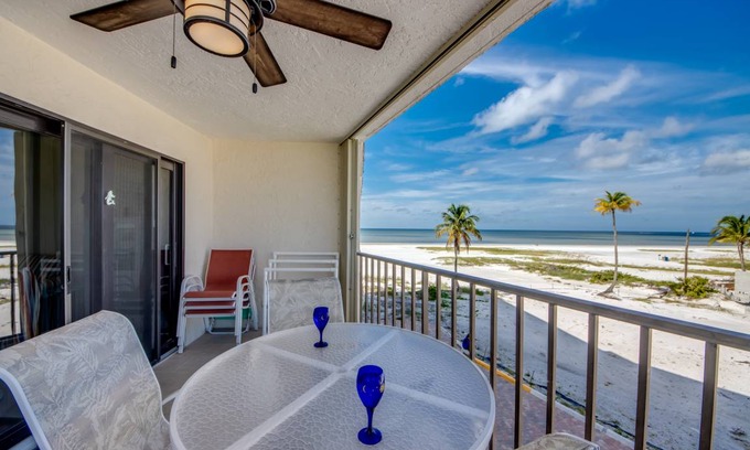 Fort Myers Beach Apartment | 122 m² Apartment ∙ 2 bedrooms ∙ 6 guests
