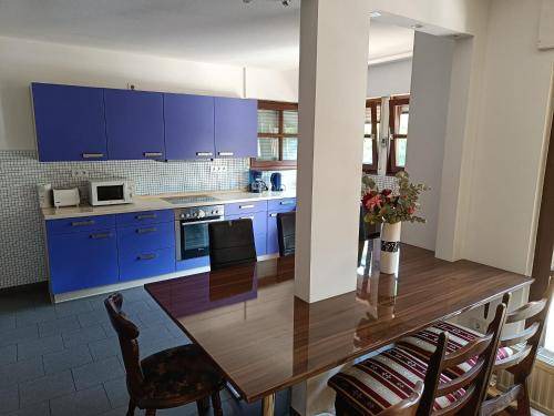 Leutzsch Apartment | 123 m² Apartment ∙ 4 bedrooms ∙ 8 guests