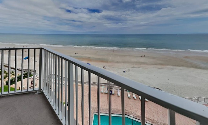 Daytona Beach Shores Condo | 124 m² Condo ∙ 2 bedrooms ∙ 6 guests