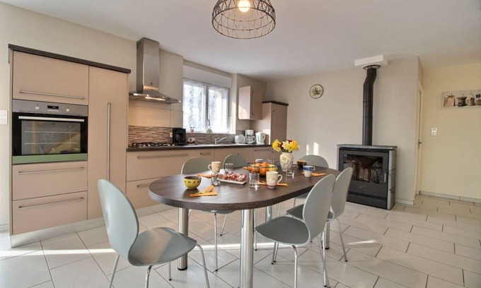Saint-Barnabe House | 124 m² Gîte ∙ 3 bedrooms ∙ 6 guests