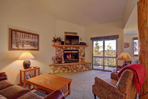 Dillon House | 127 Lookout Ridge Townhouse