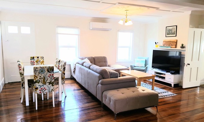Sullivan's Cove Apartment | 128 Murray Apartment 2 | Hobart CBD