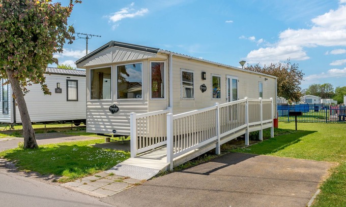 Bognor Regis House | 12ft-wide caravan with one double and one twin.