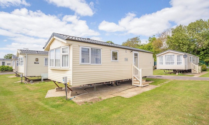 Bridport House | 12ft-wide luxury caravan with one double and one twin.