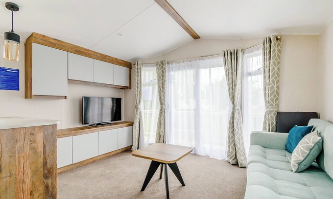 Mablethorpe House | 12ft-wide very comfortable and spacious caravan with one double and one twin.