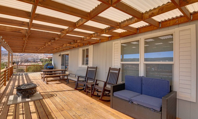 Big Water House | 13 Mi to Lake Powell: Mtn-View Home w/Deck & BBQ