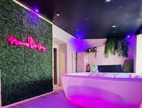 Saint-Andre Villa | 13 Nuances De Grey jacuzzi