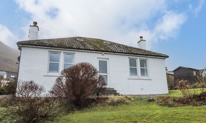 Sconser Cottage | 13 SCONSER, family friendly, country holiday cottage in Portree