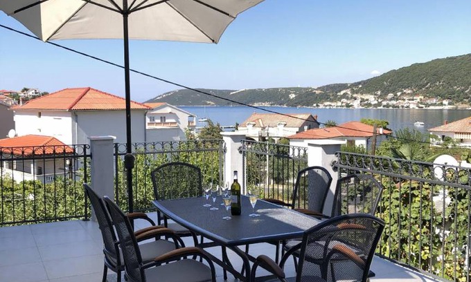 Rab Town Apartment | 130 m² Apartment ∙ 4 bedrooms ∙ 8 guests