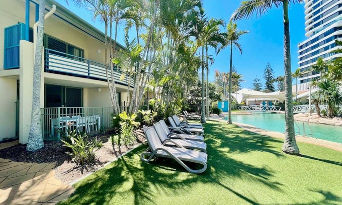 Mermaid Beach Apartment | 130 m² Apartment ∙ 2 bedrooms ∙ 4 guests