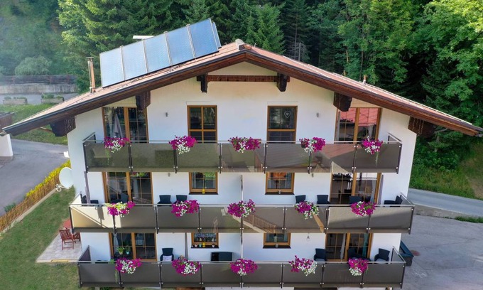 Bach Apartment | 130 m² Apartment ∙ 2 bedrooms ∙ 4 guests