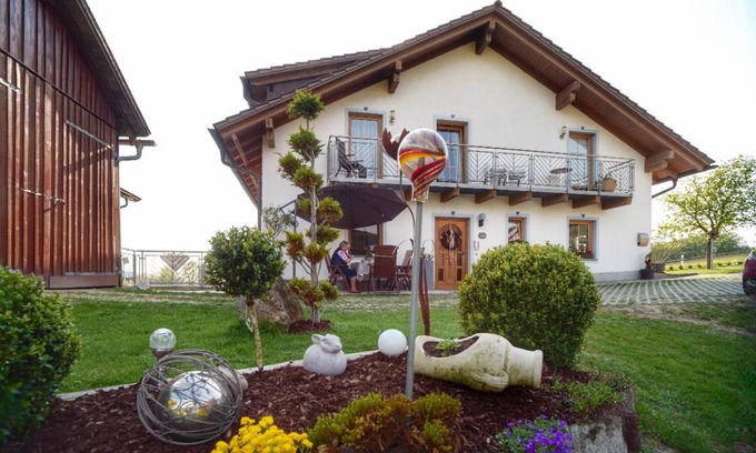 Hohenau Apartment | 130 m² Apartment ∙ 4 bedrooms ∙ 8 guests