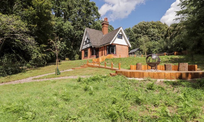 Loughton Cottage | 130 m² Cottage ∙ 3 bedrooms ∙ 5 guests