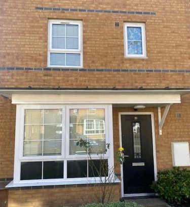 Basingstoke House | 130 m² House ∙ 1 bedroom ∙ 7 guests