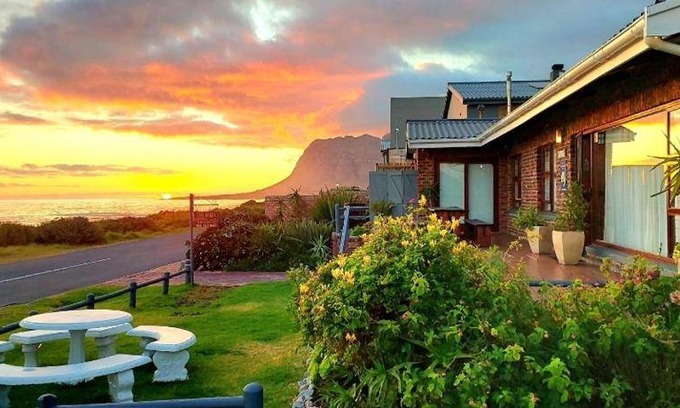 Kleinmond House | 130 m² House ∙ 3 bedrooms ∙ 6 guests