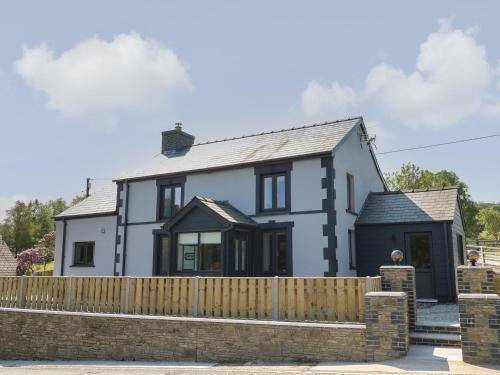 Devils Bridge House | 130 m² House ∙ 3 bedrooms ∙ 6 guests