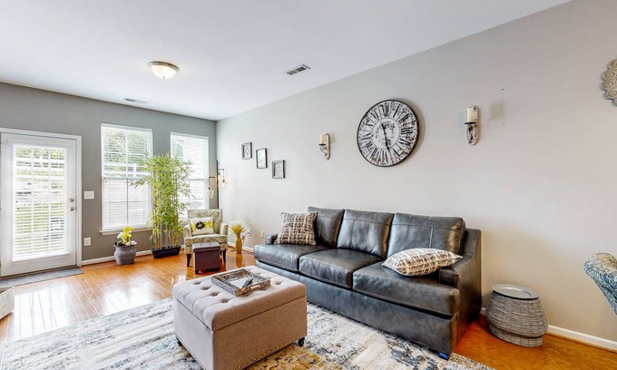 Winston - Salem House | 130 m² House ∙ 2 bedrooms ∙ 4 guests