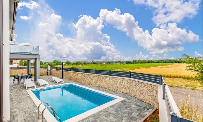 Pomer House | 130 m² Maisonette ∙ 2 bedrooms ∙ 5 guests