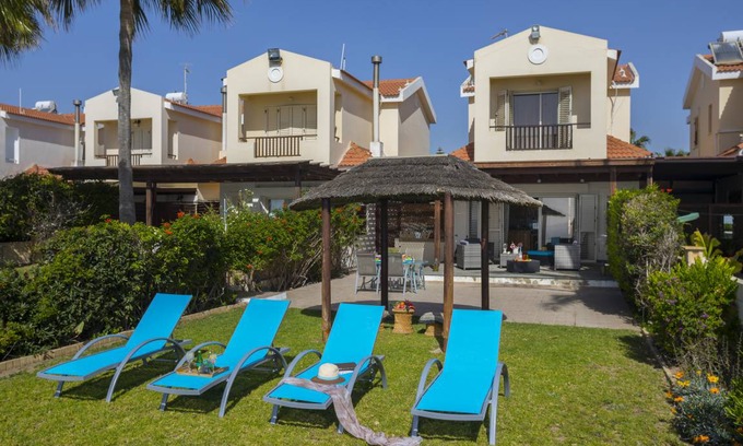 Meneou Villa | 130 m² Villa ∙ 3 bedrooms ∙ 6 guests