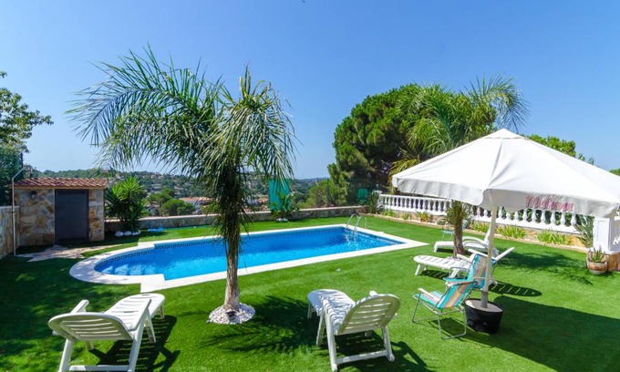 Cruilles Villa | 130 m² Villa ∙ 4 bedrooms ∙ 10 guests