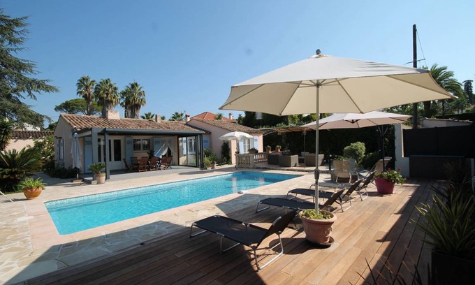 Cap-d'Antibes Villa | 130 m² Villa ∙ 3 bedrooms ∙ 6 guests