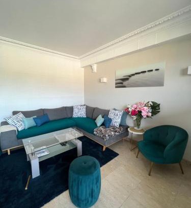 Sainte-Anne Apartment | 130m2 de standing, 5min plages et stade, Parking gratuit, 5e et dernier étage avec ascenseur, vue montagne
