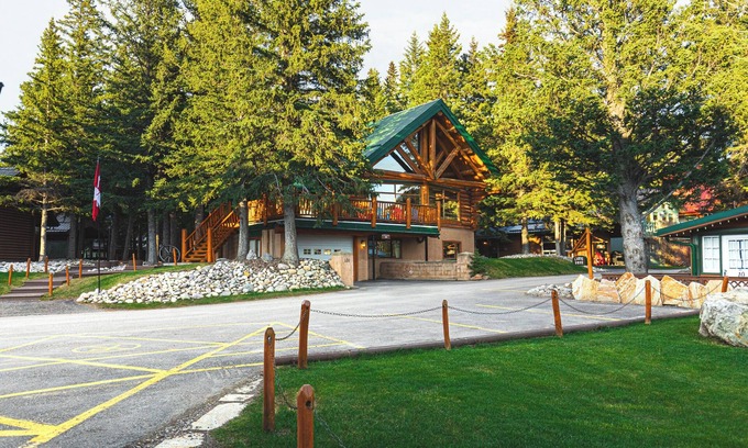Jasper East Cabin | #131 Three Bedroom Chalet