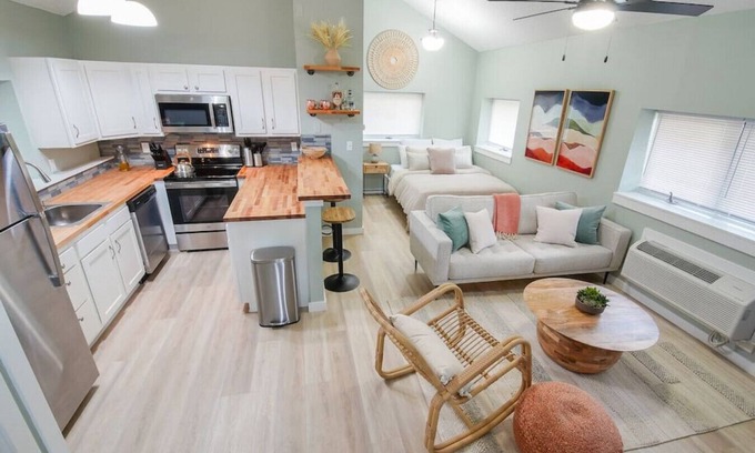 Lawrence House | 1316 Iowa St. · [S] Cozy Studio for a Peaceful Lawrence Getaway!