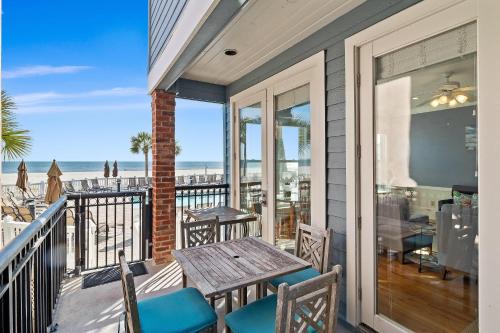 Isle of Palms House | 132 Grand Pavilion