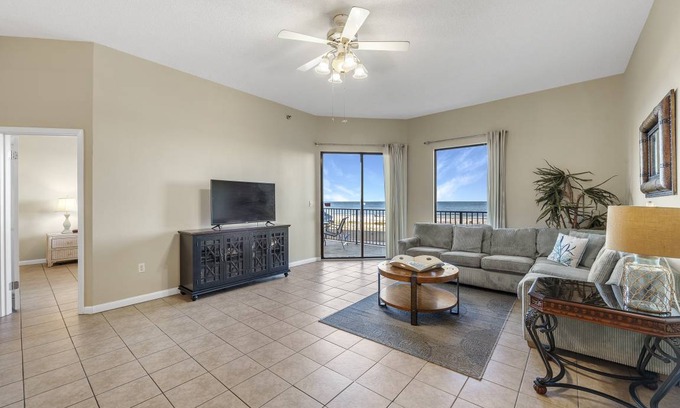 Orange Beach Condo | 133 m² Condo ∙ 3 bedrooms ∙ 10 guests