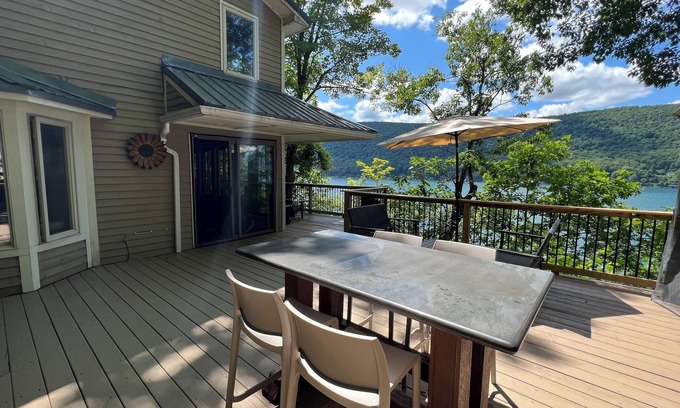 Scott House | 133’ Private Skaneateles Lakefront - Peaceful Retreat with Stunning Sunsets!